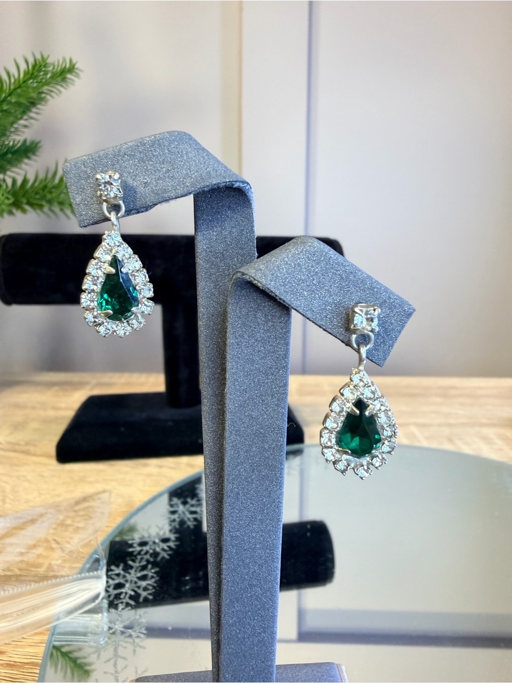 Vintage Dama 80s Rhinestone Emerald Teardrop Halo Drop Earrings